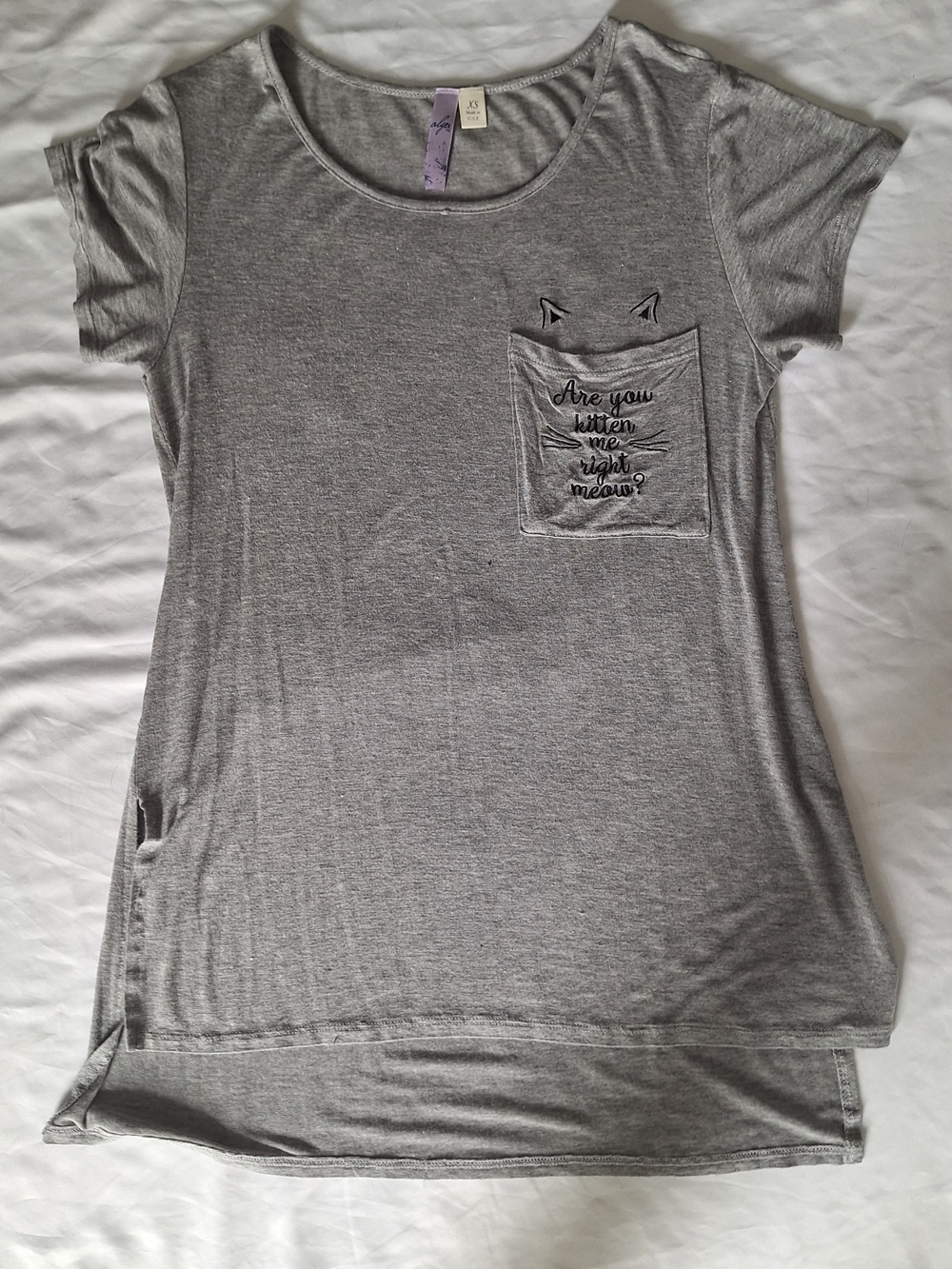 Alya Women's Very Soft Gray T Shirt With Kitten Pocket Graphic XS